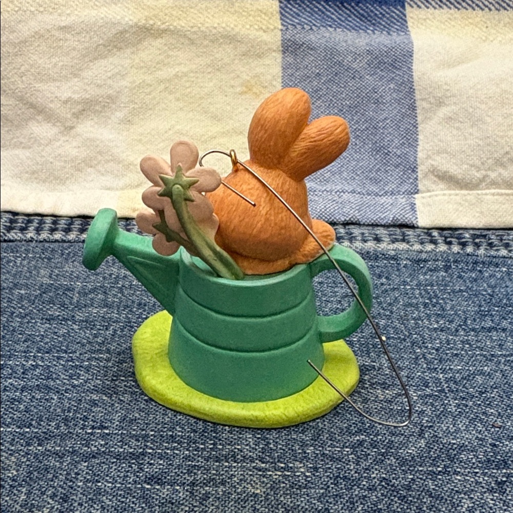 2013 A Spring Surprise Hallmark Keepsake Christmas ornament - Picture 4 of 13